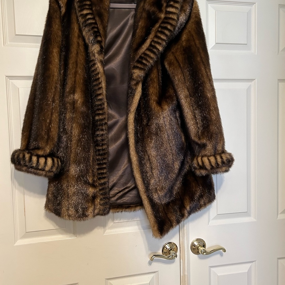 Faux mink coat - Picture 2 of 3